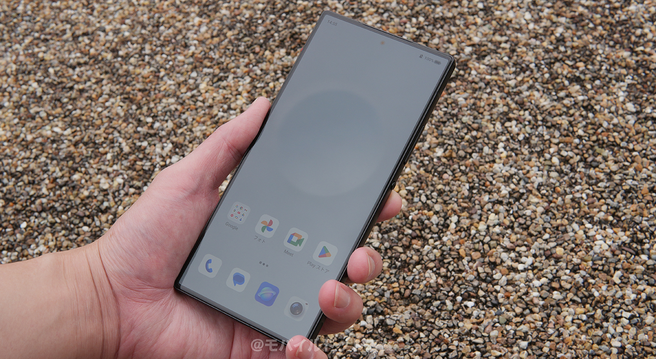 ゲーミングスマホながら薄型軽量!日常使いしやすい◎