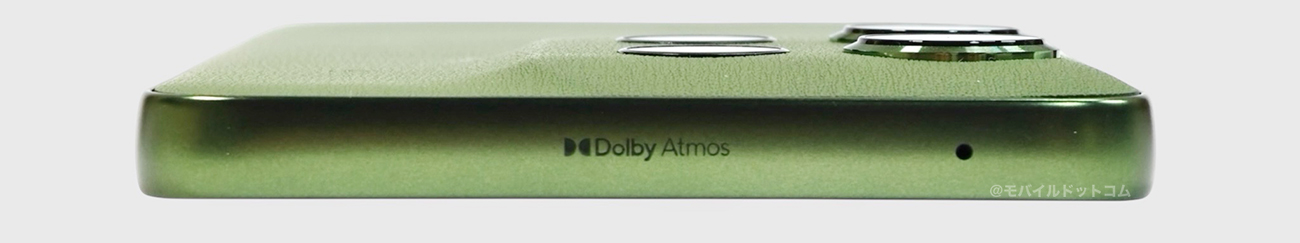 上部側面には、「Dolby Atmosの刻印」、「マイク」