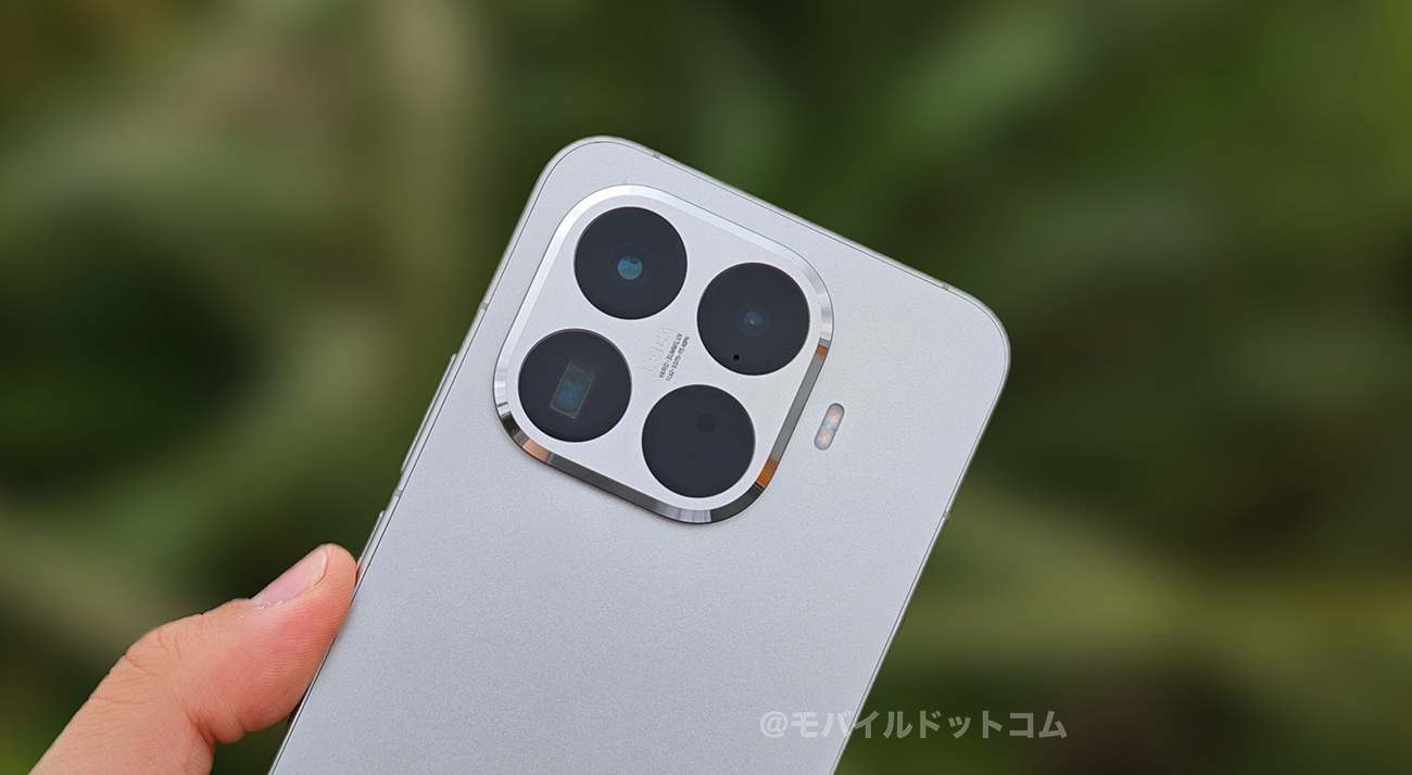 ライカコラボトリプルカメラ搭載!暗所にも強い&5倍望遠が魅力!