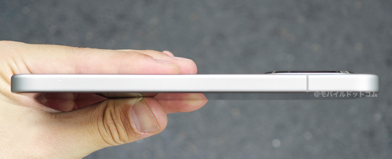 左側面には、「何もありません」