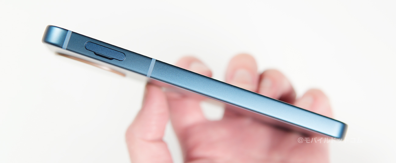 左側面には、「SIMスロット」