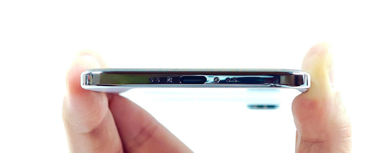 下部側面には、「マイク」、「Type-Cコネクタ」