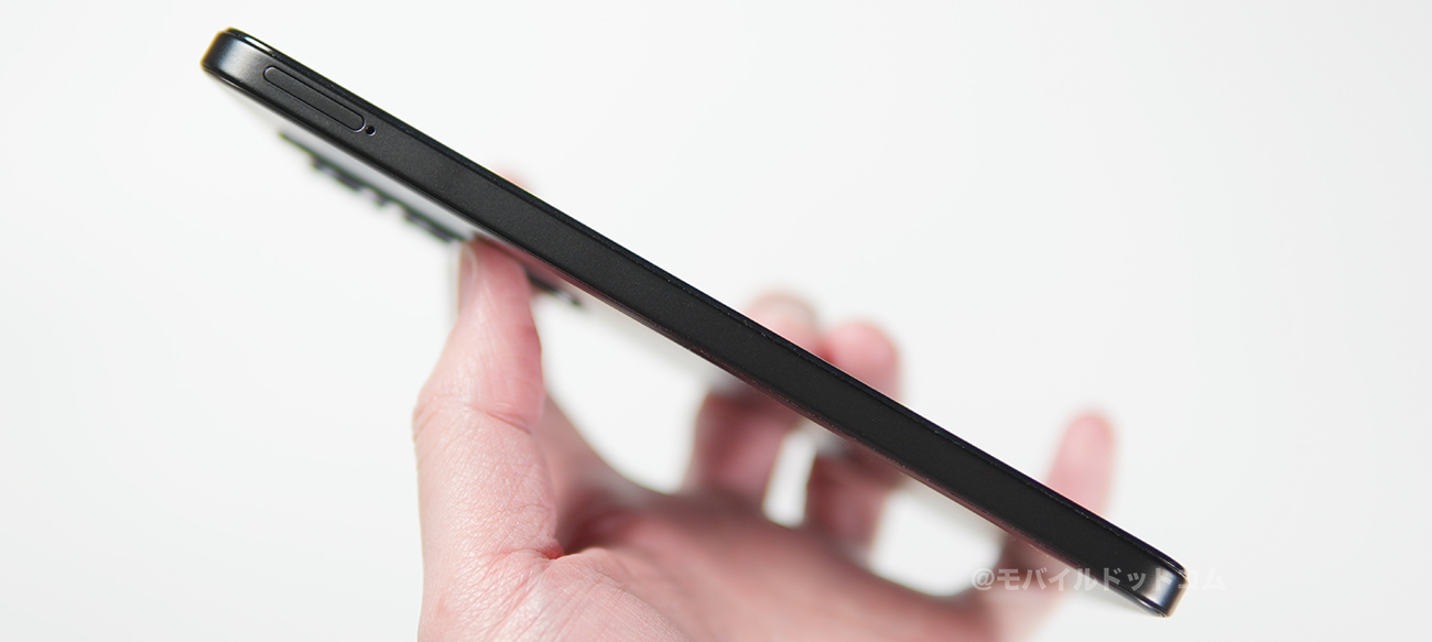 左側面には、「SIMスロット」