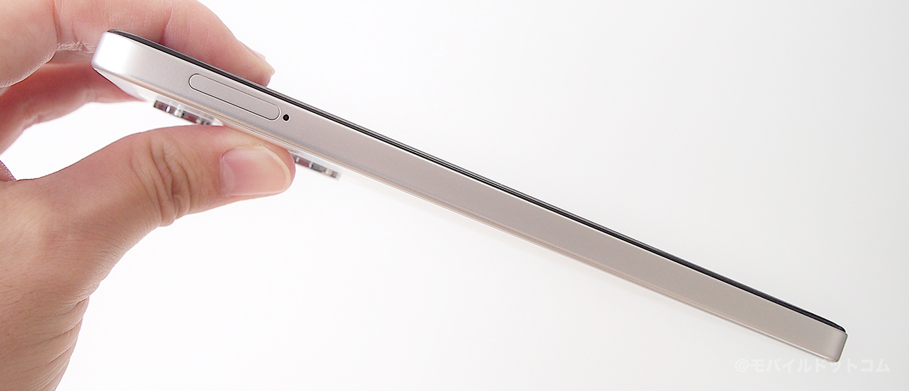 左側面には「SIMスロット」