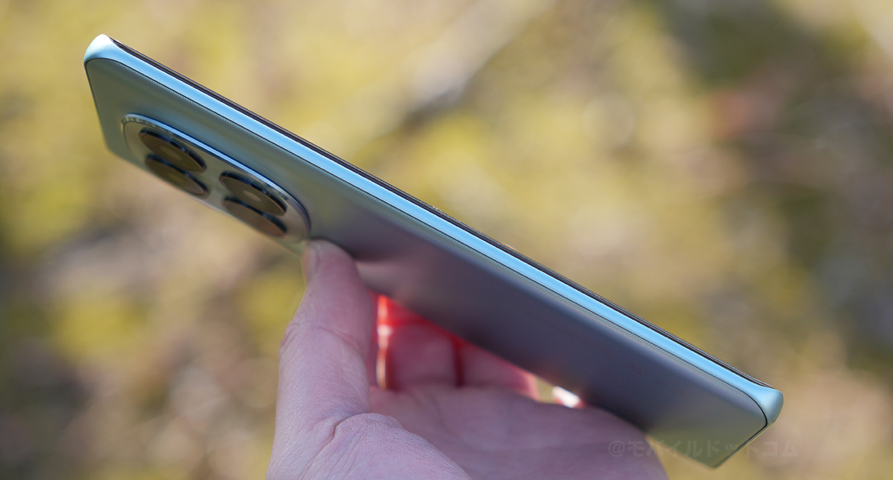 左側面には、「何もありません」