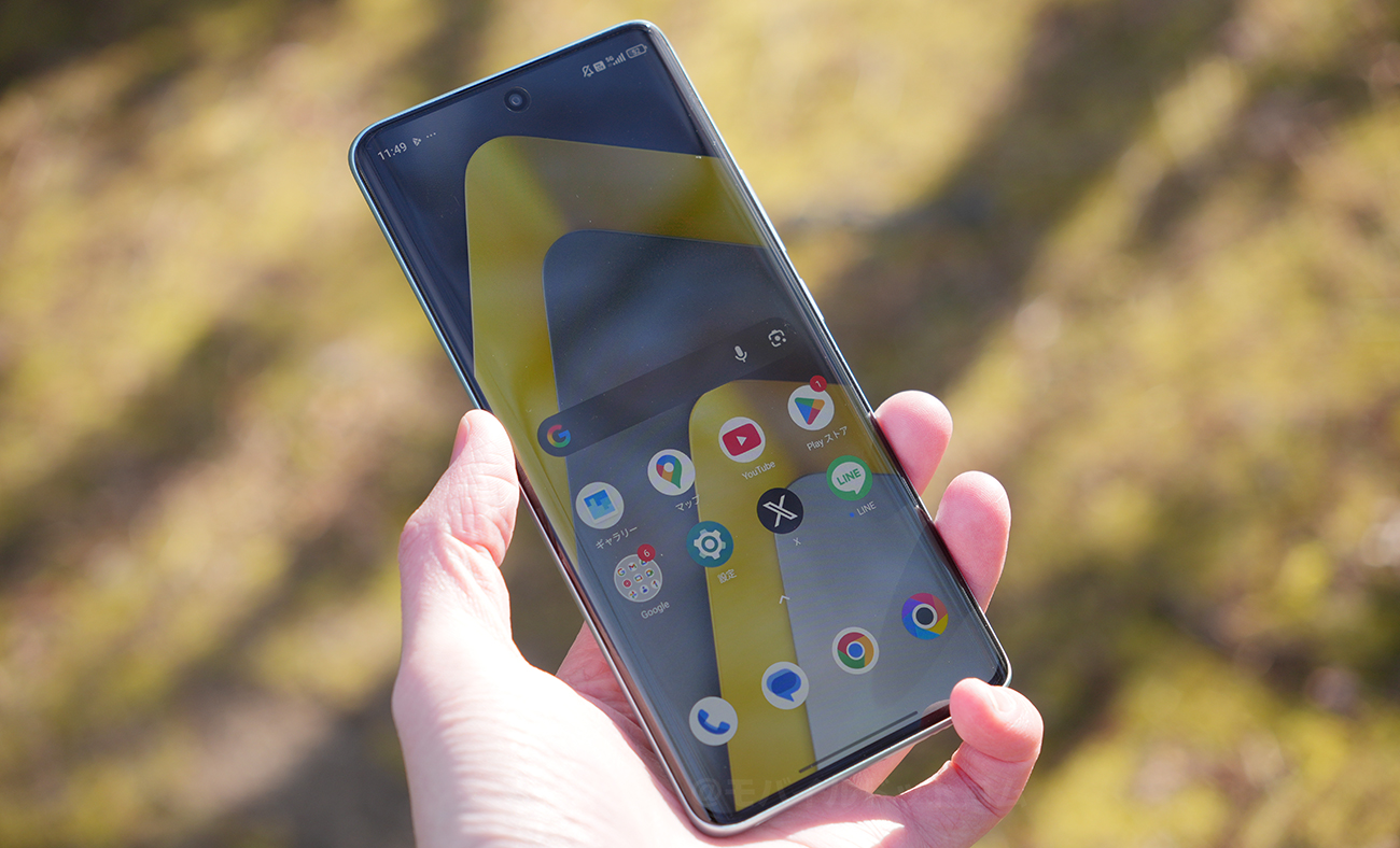 POCO M8 5Gの前面デザイン