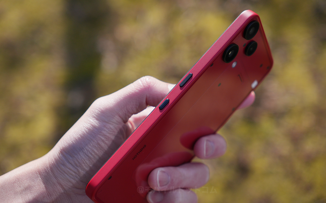 右側面には、「Essential Key」、「電源ボタン」