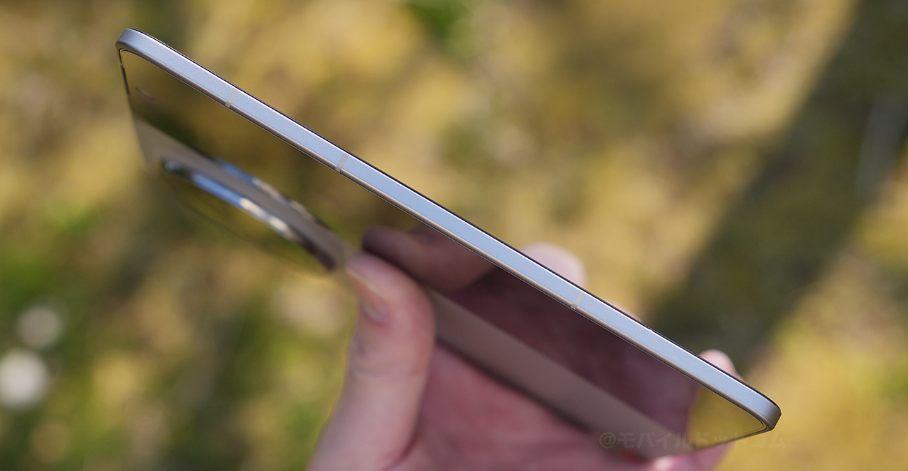 左側面には、「何もありません」